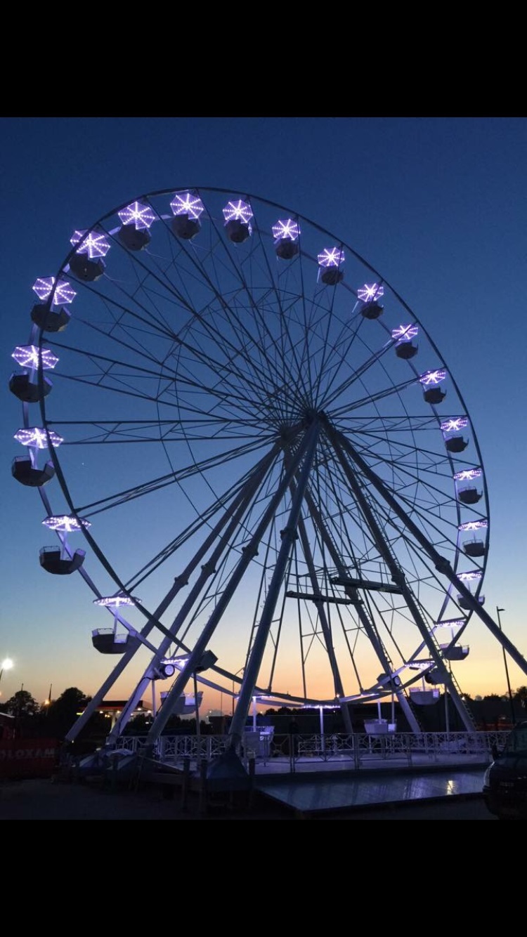 Get set for bird's-eye-view of Trafford as 35m wheel sets up for Christmas - Messenger Newspapers