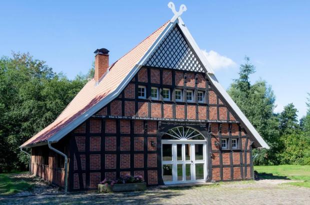 Messenger Newspapers: Waldhaus. Stylish half-timbered house barrel sauna - Rieste, Germany. Credit: Vrbo