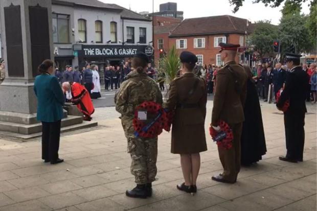 Messenger Newspapers: Cllr Boyes lays a wreath.