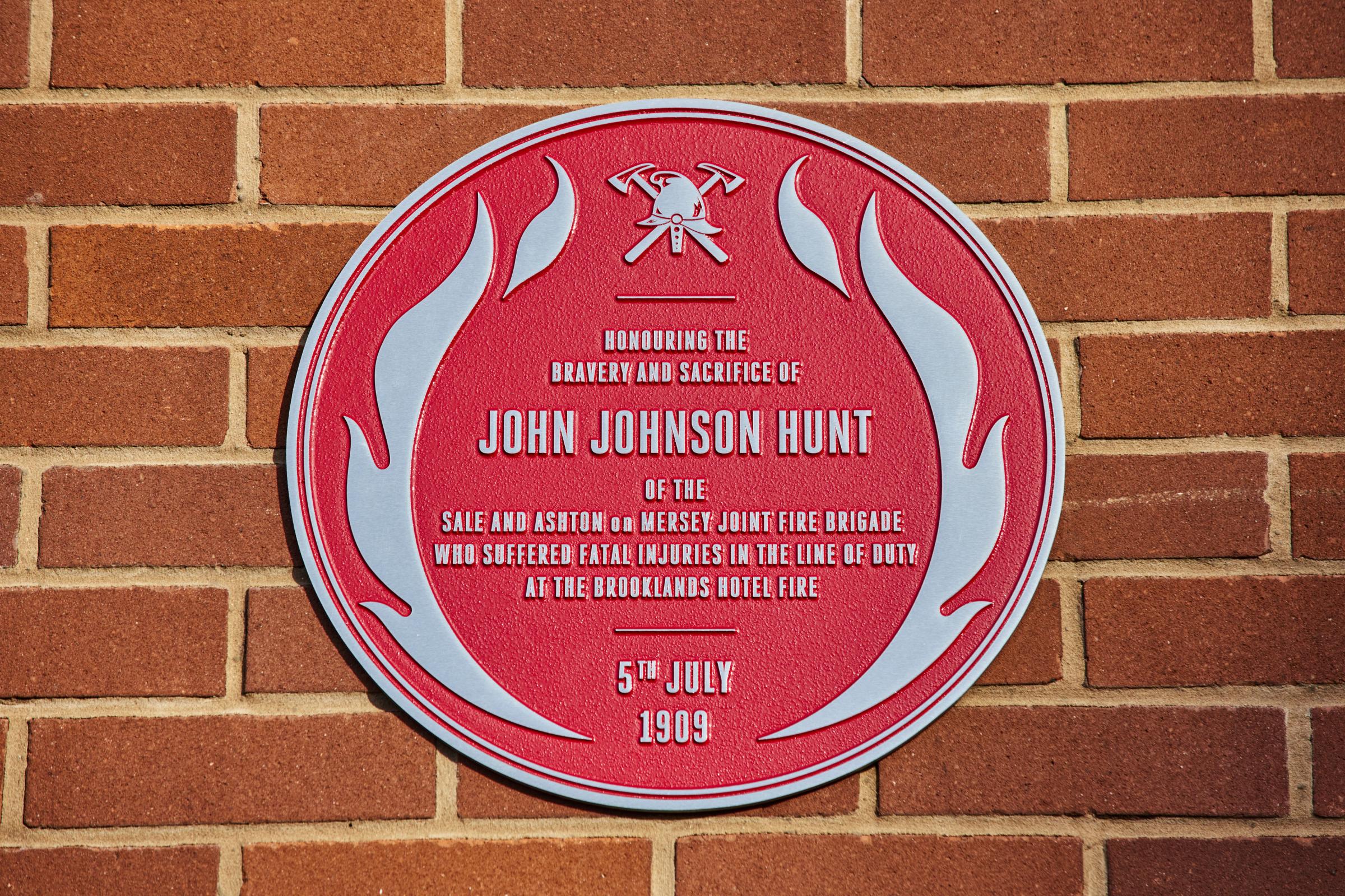 Memorial to fallen firefighter unveiled at site of Brooklands Hotel blaze - Vimarsana News