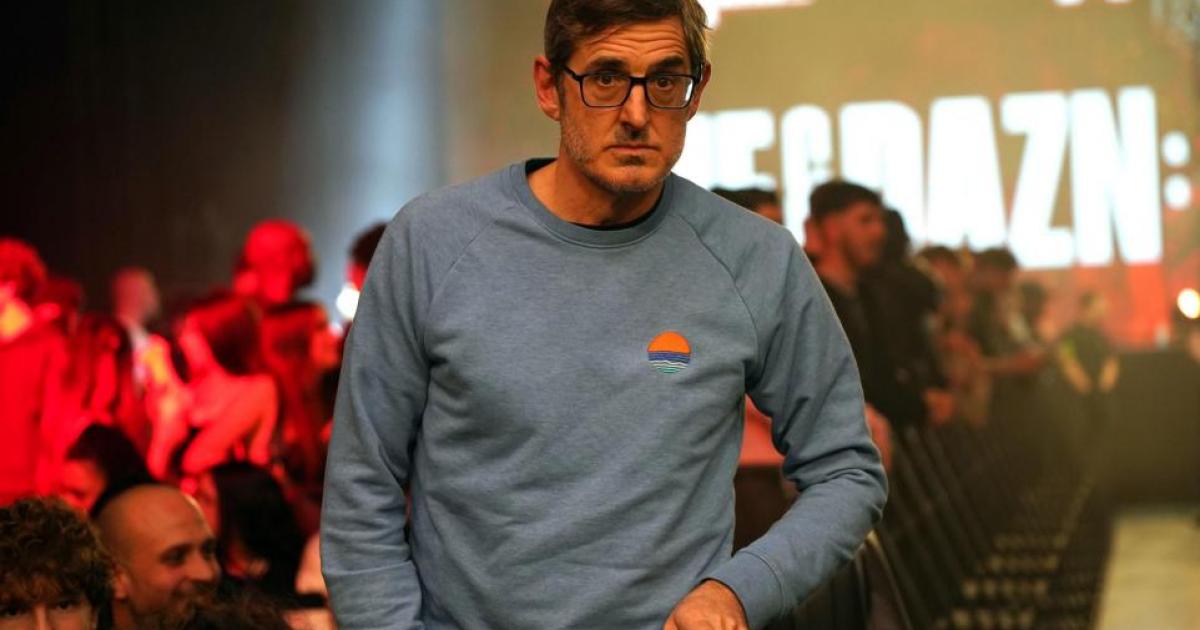 Louis Theroux tells fans to stay calm amid alopecia update - Vimarsana News
